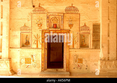 Wandgemälde an der alten Wand Bundi Tempel in Rajasthan Stockfoto