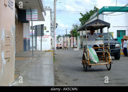 Mexikanische Rikschas in Kinchil Dorf, Halbinsel Yucatan, Mexiko Stockfoto