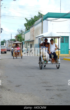 Mexikanische Rikschas in Kinchil Dorf, Halbinsel Yucatan, Mexiko Stockfoto