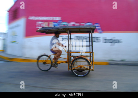 Mexikanische Rikschas in Kinchil Dorf, Halbinsel Yucatan, Mexiko Stockfoto