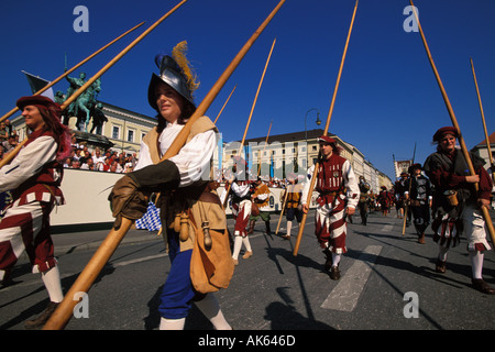 Deutschland, München, Oktoberfest, Parade der Folklore-Gruppen Stockfoto