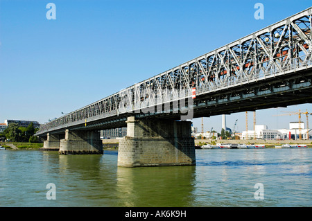 Alte Brücke / Bratislava Stockfoto