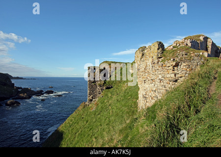 Die eindrucksvolle Ruine der Burg Findlater an der Küste zwischen Cullen und Sandend in Aberdeenshire, Schottland, Vereinigtes Königreich Stockfoto