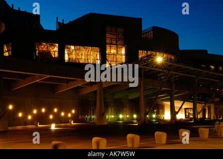 Schottische Parlamentsgebäude bei Nacht Edinburgh Schottland Stockfoto