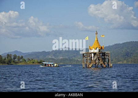 Geisterhaus im Khao Laem Stausee, Thailand, Sanglaburi Stockfoto