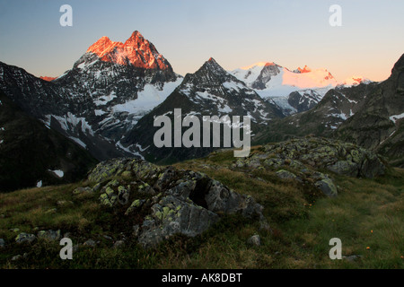 Sustenhorn, Chli Sustenhorn, Sustenspitz, Gwaechtenhorn, Urner und Berner Alpen am Sustenpass in der Schweiz Uri Stockfoto
