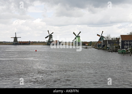 Windmühlen im Freilichtmuseum Zaanse Schans, Niederlande Stockfoto