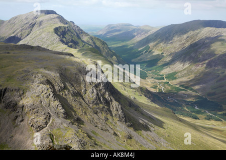 Blick vom Gipfel des großen Giebel, Lake District, England, in Richtung Kirk fiel, Säule, das Ennerdale Tal und hohen Stil. Stockfoto