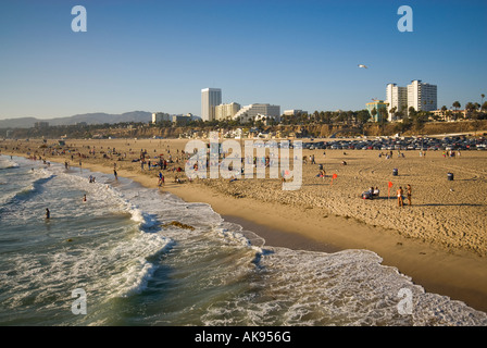 Pacific Beach gesehen vom Santa Monica Pier, Kalifornien, USA Stockfoto