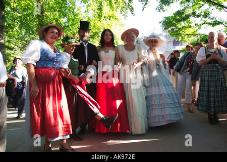 Festival Kocherlball im englischen Garten in München Morgen Bayern Stockfoto