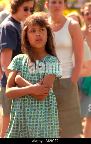 Mädchen 11 Jahre an die aus dem Herzen des Tieres May Day Festivals. Minneapolis Minnesota USA Stockfoto