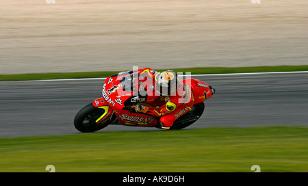 Moto 250ccm Fahrer Jorge Lorenzo aus Spanien Geschwindigkeiten sein Fahrrad bei Comunitat Valenciana Motorrad Grand Prix 2007 in Cheste Stockfoto