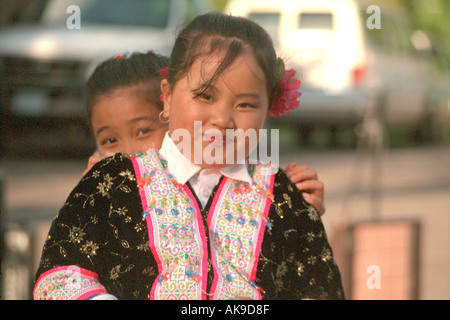 Hmong Darsteller Alter 10 am Geschmack des Frogtown Festival. St Paul Minnesota USA Stockfoto