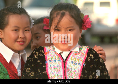 Hmong Darsteller Alter 10 am Geschmack des Frogtown Festival. St Paul Minnesota USA Stockfoto