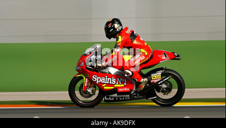 Moto 250ccm Fahrer Jorge Lorenzo aus Spanien Geschwindigkeiten sein Fahrrad bei Comunitat Valenciana Motorrad Grand Prix 2007 in Cheste Stockfoto