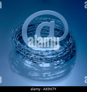 Symbol und Stacheldraht Stockfoto