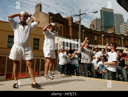 Zwei oben auf ANZAC Tag in The Rocks-Sydney Stockfoto