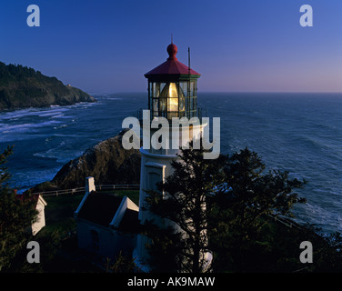 Heceta Head Lighthouse Devils Elbow Staatspark Leuchtturm südliche Oregon Küste bei Sonnenuntergang in der Nähe von Florenz Oregon State USA Stockfoto