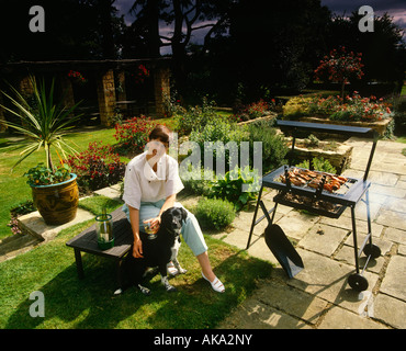 Prue Leith Barbecue zu Hause Stockfoto