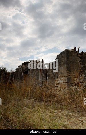 Eine alte Ruine eines griechischen Hauses, Zakynthos. Stockfoto