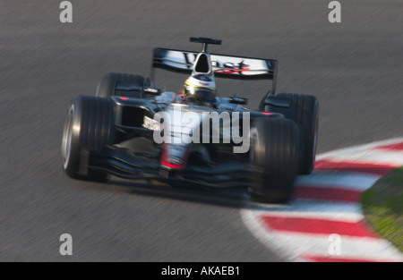 Pedro De La Rosa fährt seine Formel 1 McLaren Mercedes Racecar 2004 Stockfoto