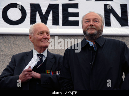 Tony Benn George Galloway zu stoppen War Demo 8. Oktober 2007 verboten aber endete mit 5000 Marsch, Parliament Square Stockfoto