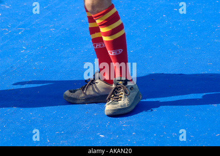 Sportler tragen rote Socken Stockfoto