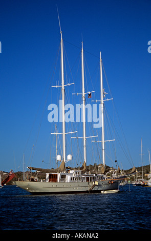 Superyacht vertäut in Falmouth Harbour Antigua Karibik Stockfoto