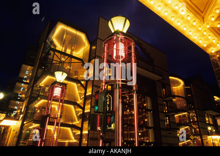 Portland Center für darstellende Künste Neonlichter Citylights downtown in der Dämmerung Abenddämmerung Portland Oregon State USA Stockfoto