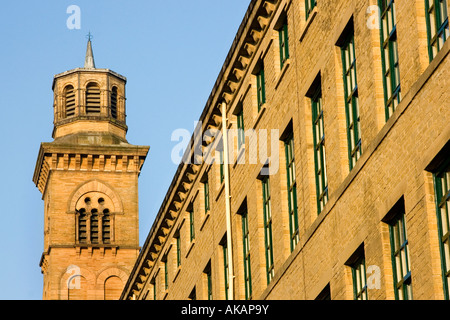 Italianate Schornstein von Salze Mühle, Saltaire, West Yorkshire Stockfoto