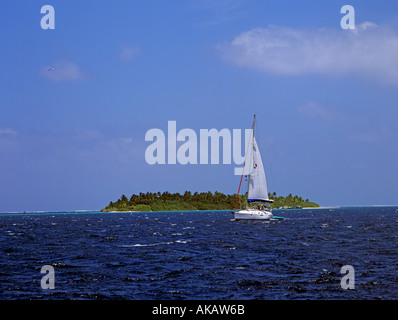 Unten zwischen den Atollen Malediven Indischer Ozean gerefften Segeln Stockfoto