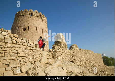 Oman, Sharqiya Region, Ras Al Hadd Gebiet, Dorf Wachturm Stockfoto