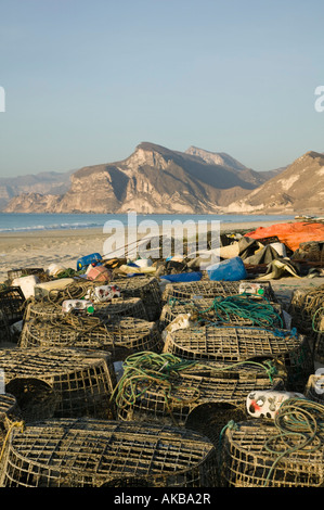 Oman, Region Dhofar, Al Mughsail Area, Fischer Käfige auf Al Mughsail Beach Stockfoto
