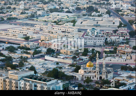 Vereinigte Arabische Emirate, Dubai, Bur Dubai Nord, Luftaufnahme von Vororten und Moschee Stockfoto