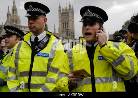 Polizisten im Dienst im Parlament Square bei demonstration Stockfoto