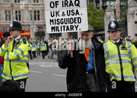 Stoppen Sie die Krieg-Demonstration 8. Oktober 2007, die ursprünglich war verboten aber endete mit 5000 marschieren, Parliament Square Stockfoto