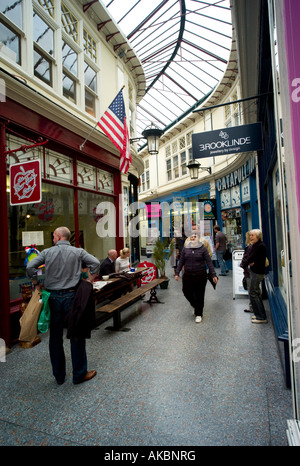 alten viktorianischen bedeckt indoor Einkaufspassage im Zentrum von Cardiff Stockfoto