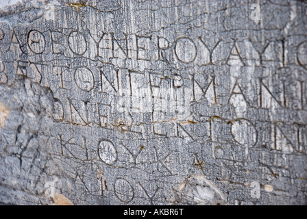 Antike griechische Inschrift am alten Delphi. Stockfoto