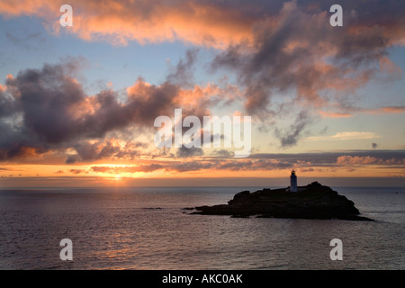 Sonnenuntergang über Godrevy Leuchtturm cornwall Stockfoto