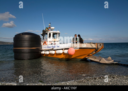 waren, die Landung in Looe Insel Cornwall der Cornwall Wildlife Trust liefert einen neuen Wassertank Stockfoto