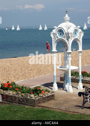 Isle Of Wight Trinkbrunnen aus Gusseisen, Stadt von West Cowes am 2. Juni 1864 von George Robert Stephenson vorgestellt Stockfoto