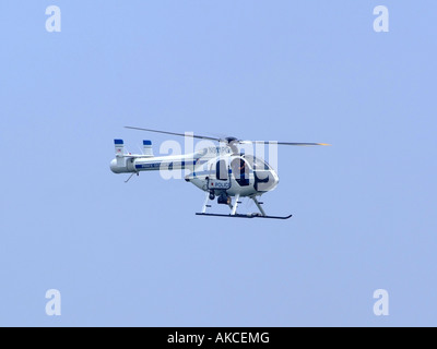 McDonnell Douglas MD-520 Polizei Hubschrauber fliegen über Washington DC USA Amerika USA Stockfoto