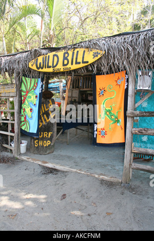 Wild Bill Strandseite Surfshop am Strand von Manuel Antonio, nur außerhalb Nationalpark Manuel Antonio in Costa Rica Pazifik Stockfoto