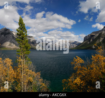 Fairholme und Palliser reicht von Lake Minnewanka kanadischen Rocky Mountains Nationalpark Banff Alberta, Kanada Stockfoto