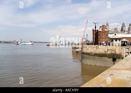 Emeraude Fähre Segeln auf dem Mersey River das Albert Dock-Liverpool Birkenhead, ab Stockfoto