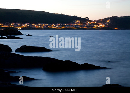 die Lichter von Looe nachts Looe Insel Cornwall entnommen Stockfoto