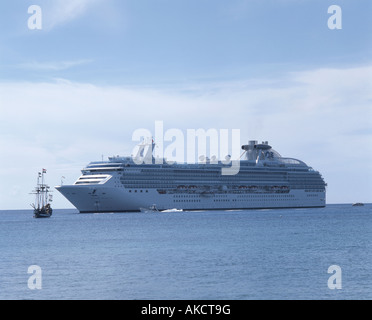 Island Princess-Schiff im Hafen, George Town, Grand Cayman, Cayman-Inseln, Karibik Stockfoto