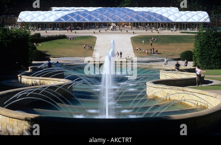 Die Kaskade und Brunnen in Alnwick Gardens in Northumberland Stockfoto