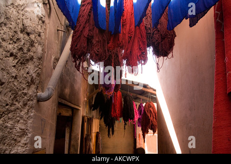 Die Färber-Viertel im Souk in Marrakesch Marokko, Nordafrika. Stockfoto