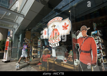 Beliebte touristische Geschäft für Royal Canadian montiert Polizei Erinnerungsstücke Gastown Vancouver British Columbia Kanada Stockfoto